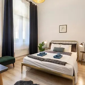 Deluxe Downtown By Elisabeth Budapest